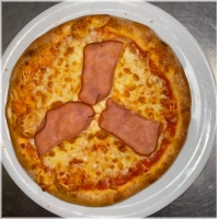 Kinderpizza 26cm. Tomatensaus, kaas en ham