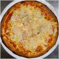 Tomatensaus, kaas en ui