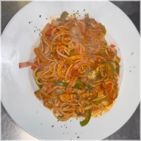 Tomaat, ham, champignons, ui en paprika